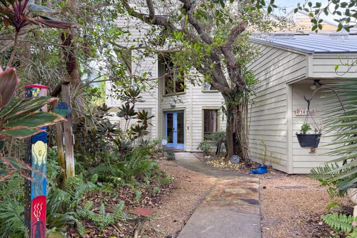 Beach Paradise Getaway - 200ft from Beach!