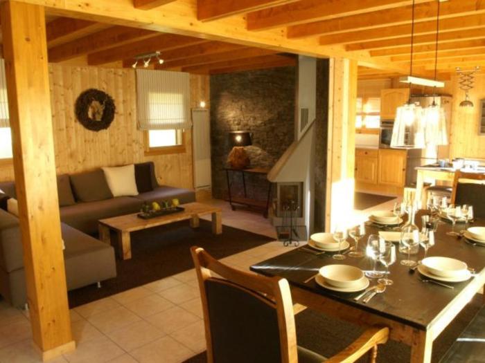 Chalet de luxe 9 pers. avec cheminée, proche télécabines, Wi-Fi, équipements complets et terrasse - FR-1-676-87