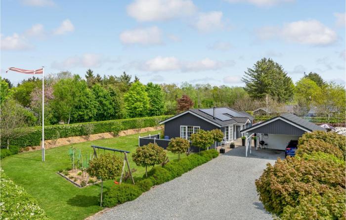 Stunning Home In Oksbøl With Kitchen