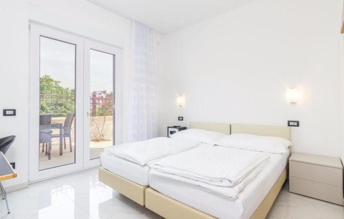 Studio Apartments Funtana with pool