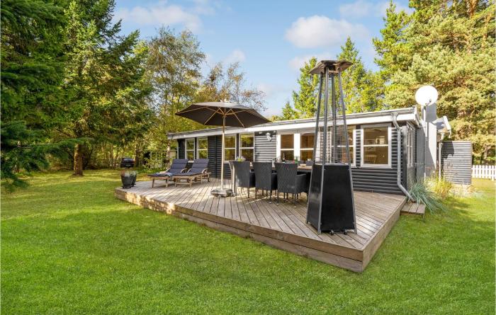 Three-Bedroom Holiday Home In Vaggerlose