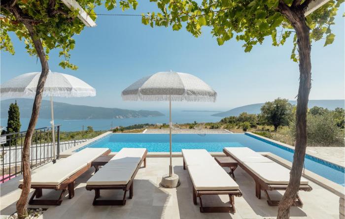 Stunning Home In Herceg Novi With Wifi