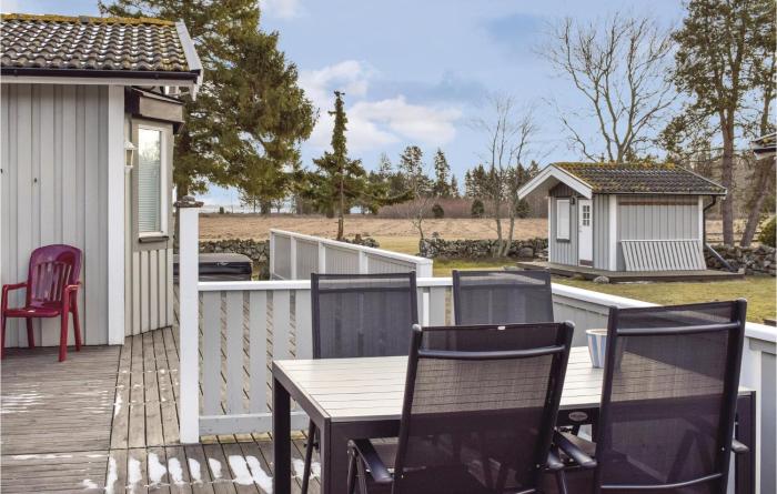 Awesome Home In Löttorp With Wifi