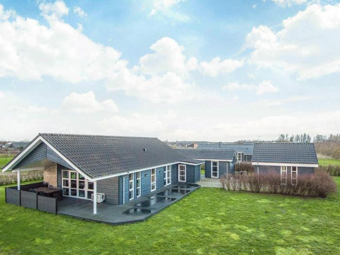 Charming Sauna Cottage-By Traum