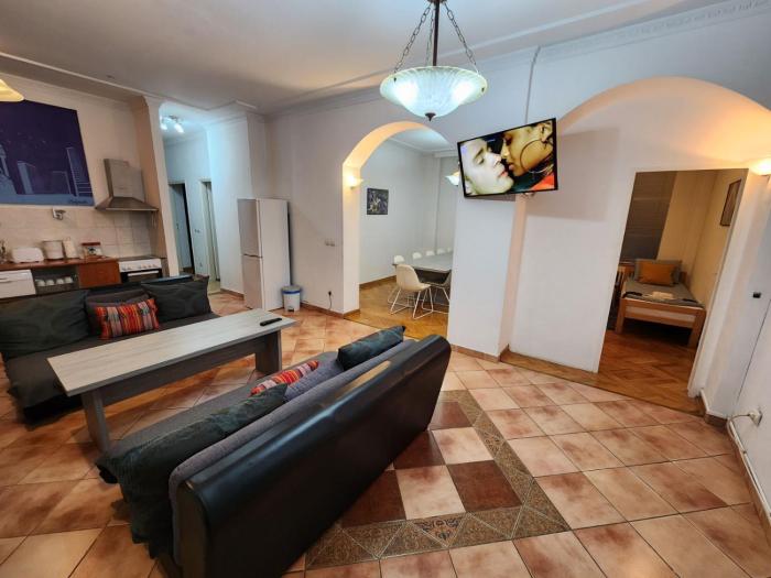 Authentic Belgrade Centre Apartment #3, Four Bedrooms and Two full Bathrooms