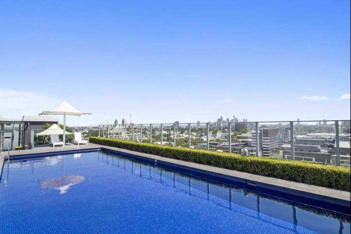 Sydney resort style condo 3 pools