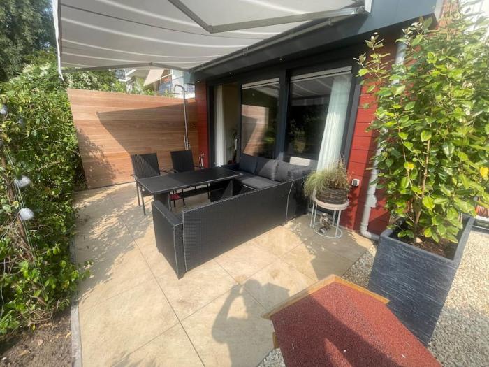 Luxe appartement bij Zuidas met tuin en buitendouche