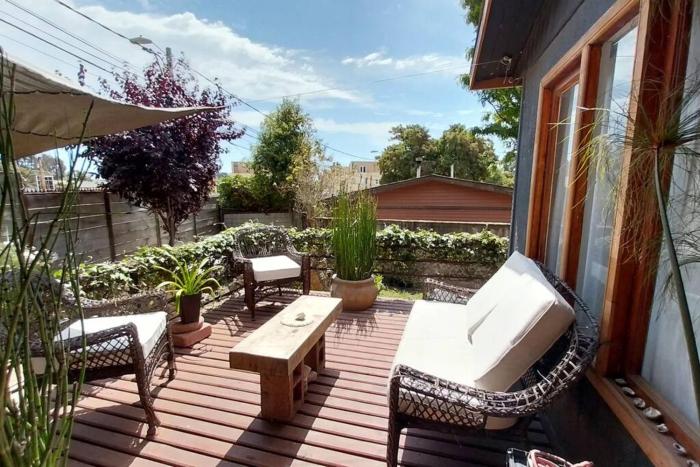 Casa soleada para cuatro personas, con patio, hamaca y parrilla