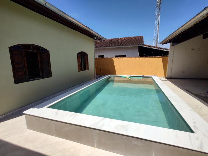 Casa piscina com ozônio churrasqueira perto da praia