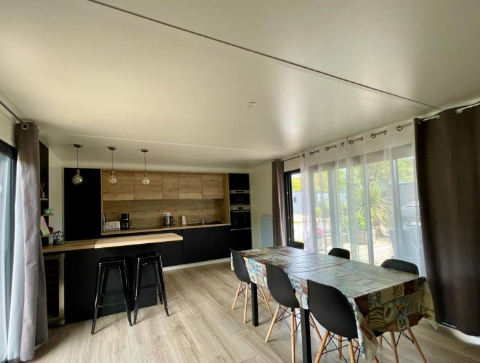 Modern and cosy ecolodge, shared heated pool, Les Mathes