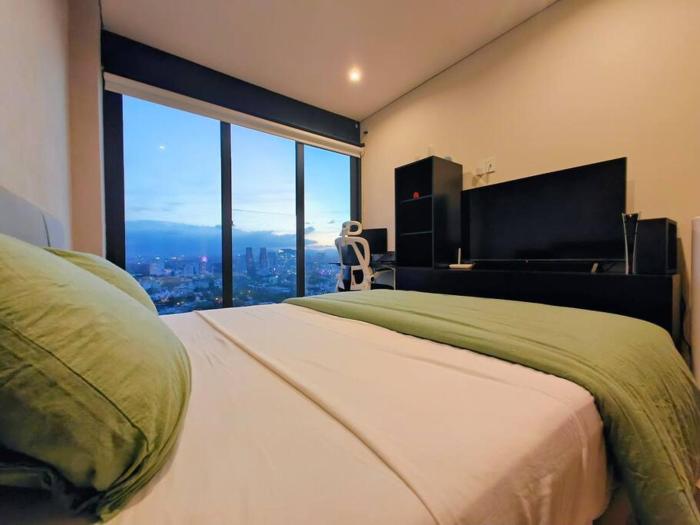 Luxury 20th-Floor Loft