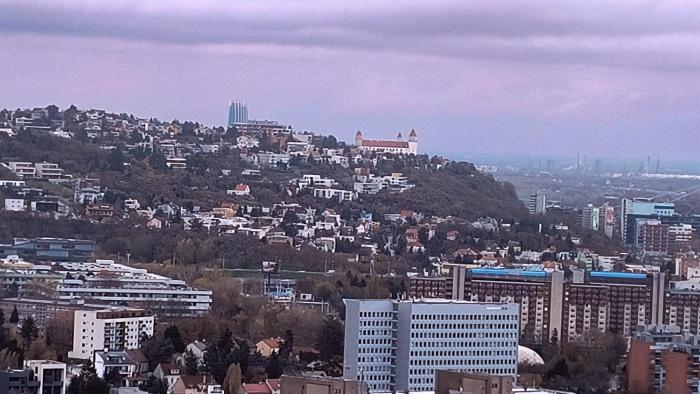 Pretty Nice view Apartment, Private Parking, 8min to center by car