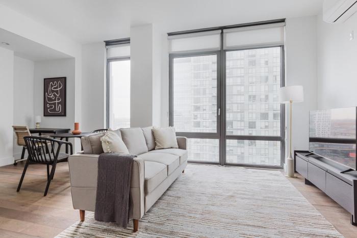 Blueground LIC gym balcony nr MoMA PS1 NYC-1659