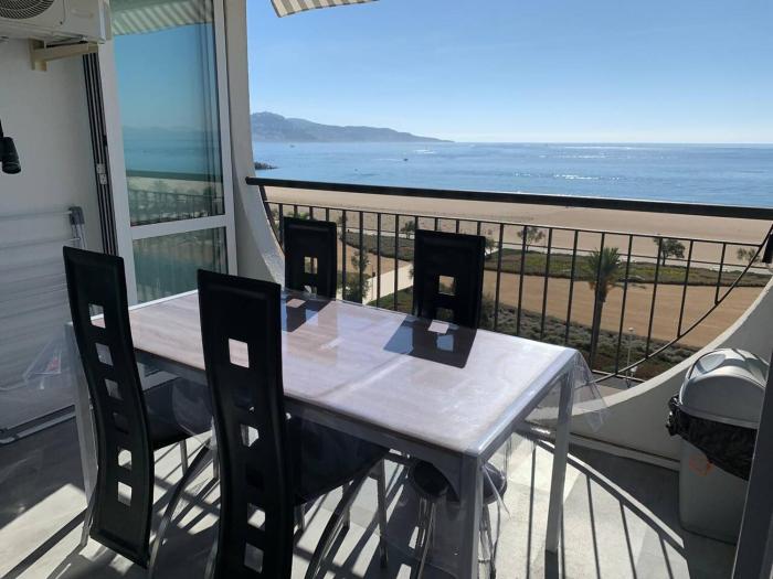 AwayDays Minimal Apartment with Incredible Views