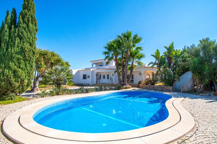 Yoba Horse Farm - Charming 3-Bedroom Farmhouse