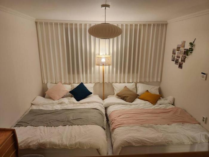 2BR House with 3 Queen Beds for 6, 5-Minute Walk to Mapo Station