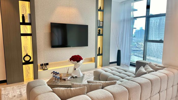 2BR with Extra-Large Balcony Canal & Burj Views by Vibel