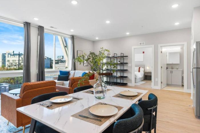 Stunning 1-BD - City Views - Near Fishtown