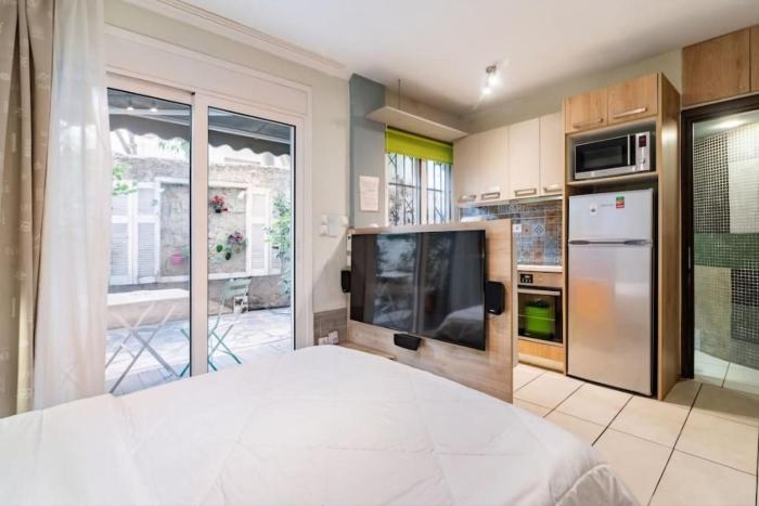 Smart studio 30 sq m Athens with yard