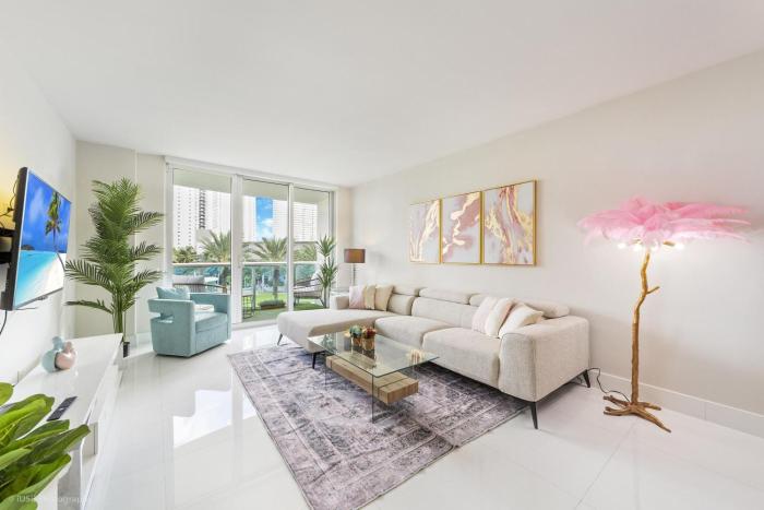 Sunny Isles Beachfront Oasis, Modern & Spacious