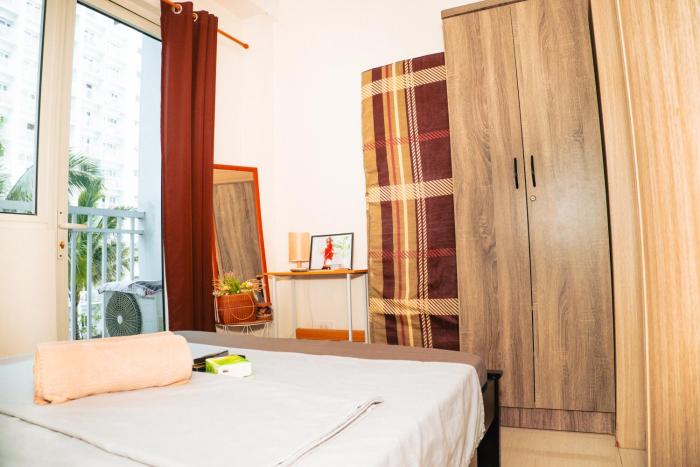 1bedroom with Balcony facing pool Near MOA