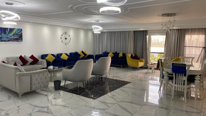 شقه صف اول علي النيل بسعر مميز