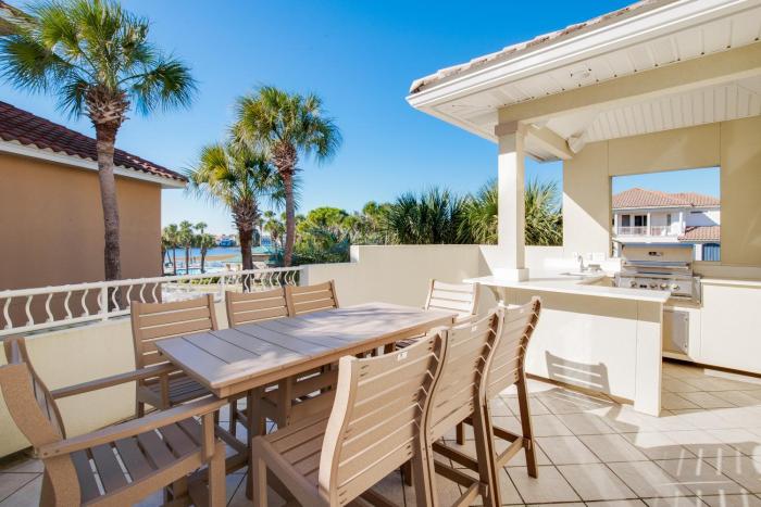 Community Pool, Hot Tub and Beach - Outdoor Kitchen