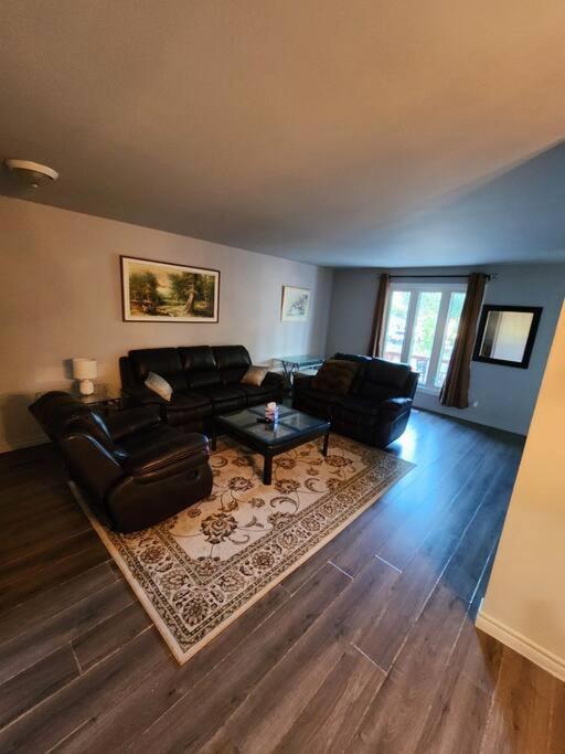 Entire 3 Bedroom house in Elliot Lake