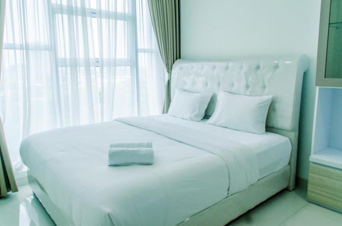 Comfort 1BR at Brooklyn Alam Sutera Apartment By Travelio