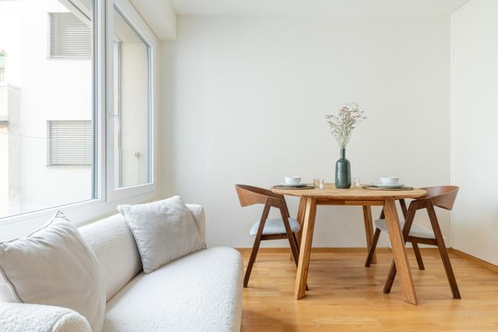 Stylish Lakeside Studio