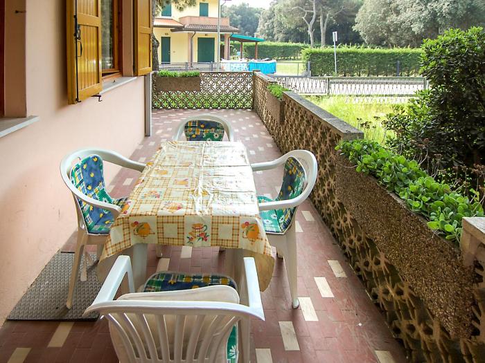 Family home with private garden and terrace