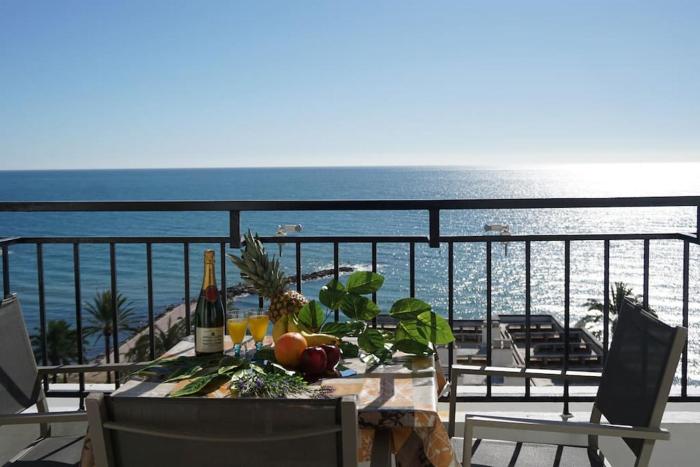 Skol 945B First Line Beach South facing 2 bedroom