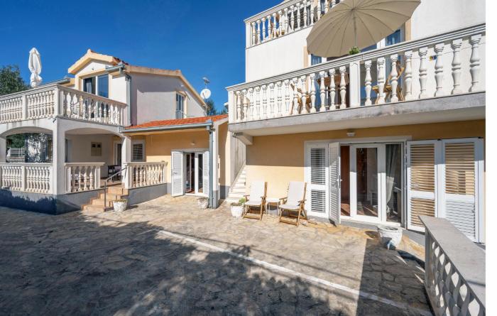 Stunning Apartment In Rogoznica