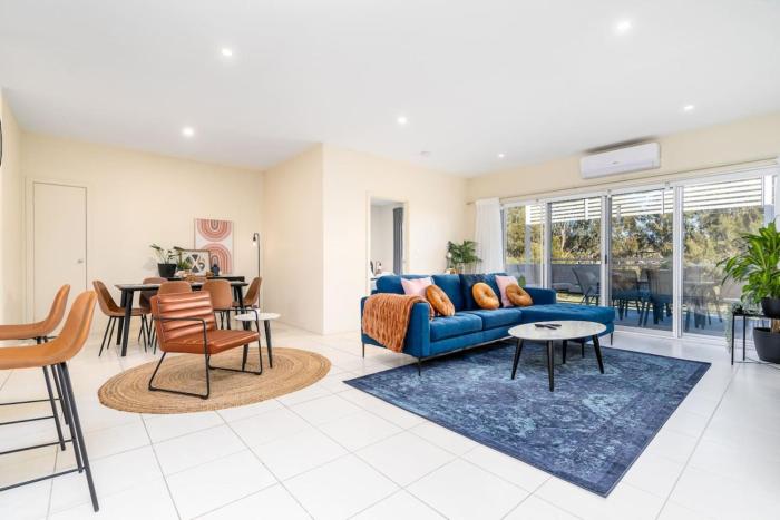 Captivating 3BR 2BA APT close to Shopping - Hosted by Canstay