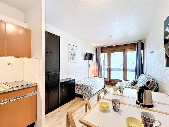 Studio lumineux au centre avec balcon - FR-1-267-274