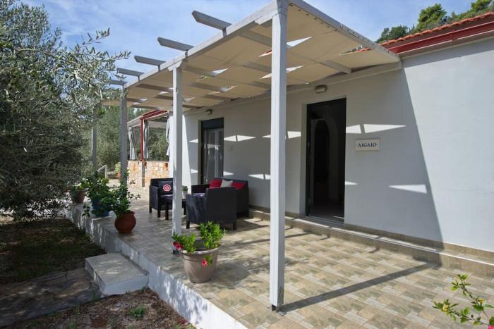 Aigaio Villa Between the Aegean Blue and Olive Grove