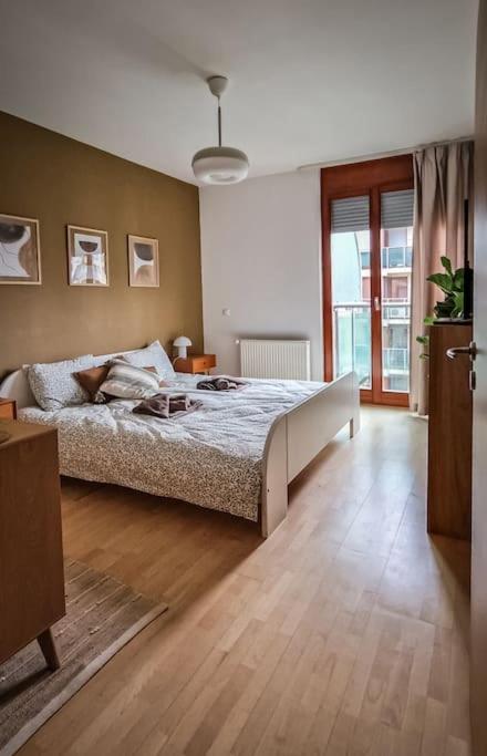 Boho Stylish AP - Private Garage