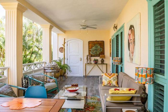 Renovated Condo at the Beach Close to Everything