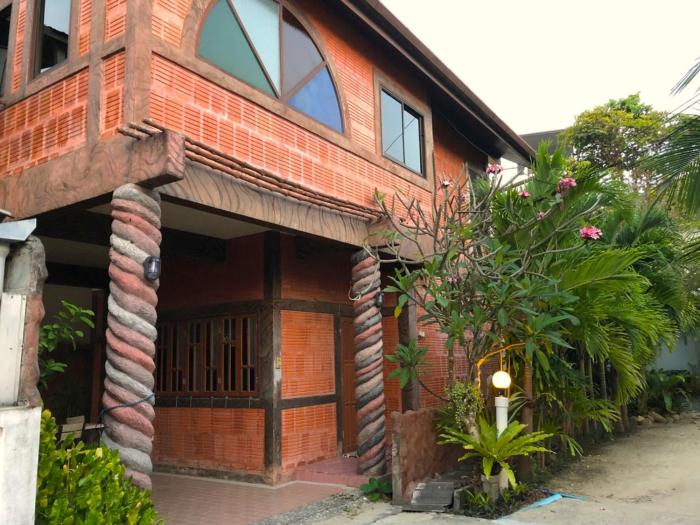 Kamala beach house 100m to the beach