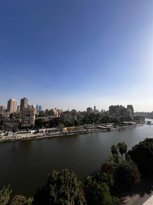 شقة بإطلالة مميزة علي النيل