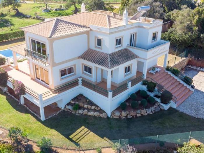 Villa Agua - Modern villa, quiet location walkable to restaurant and supermarket