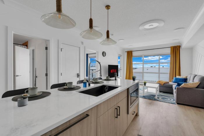 Bright Condo with Balcony & Free Parking