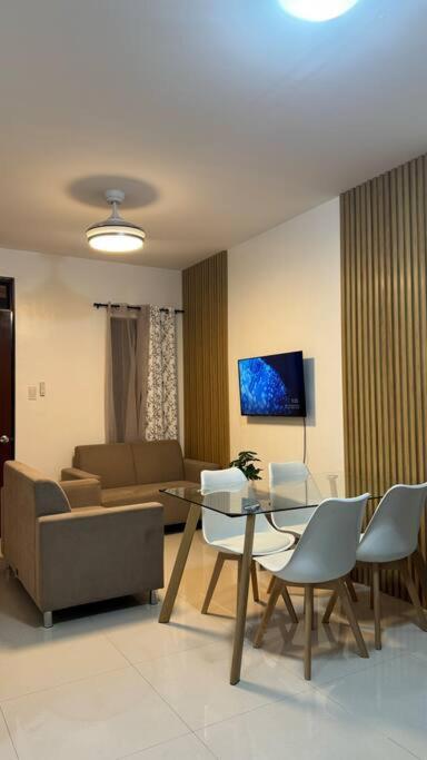 Urban Escape By ColLab at Sta Monica Estate-Tisa