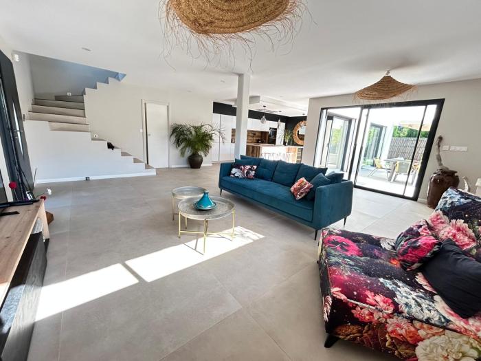 Villa récente Sanary,piscine, 3 chambres ,proche mer et centre-ville