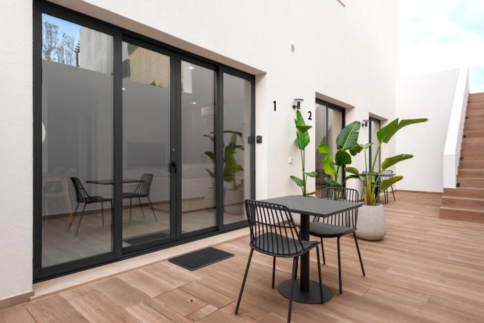 Villa 41 - Private Studios Faro Airport, Beach and City Center