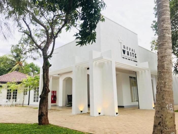 New Royal White Tourist Rest Hotel