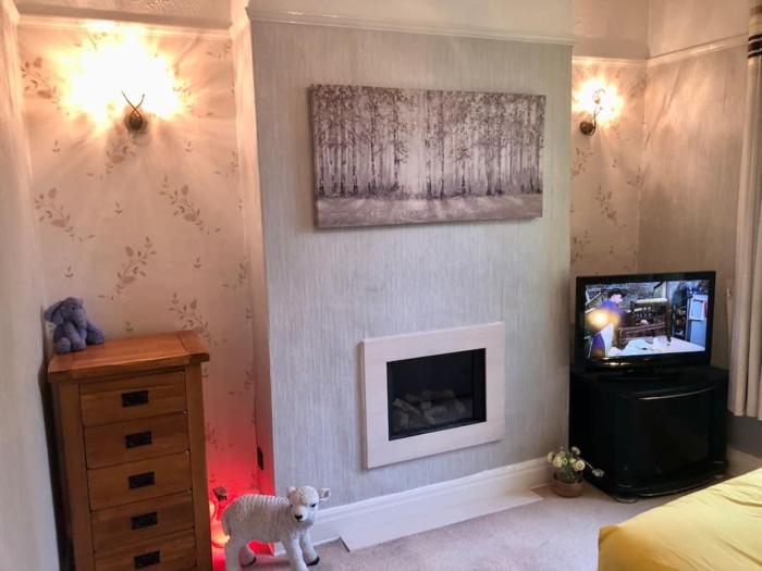 Cheerful 2 bedroom town house in Lancashire