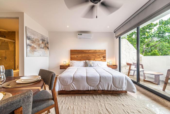 King Suite with Balcony, Gym, Rooftop Pool