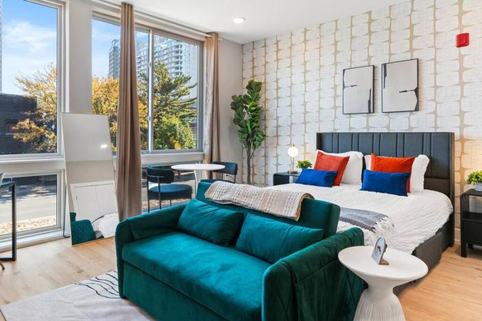 Charming Studio with Breathtaking Pier and Bridge Views