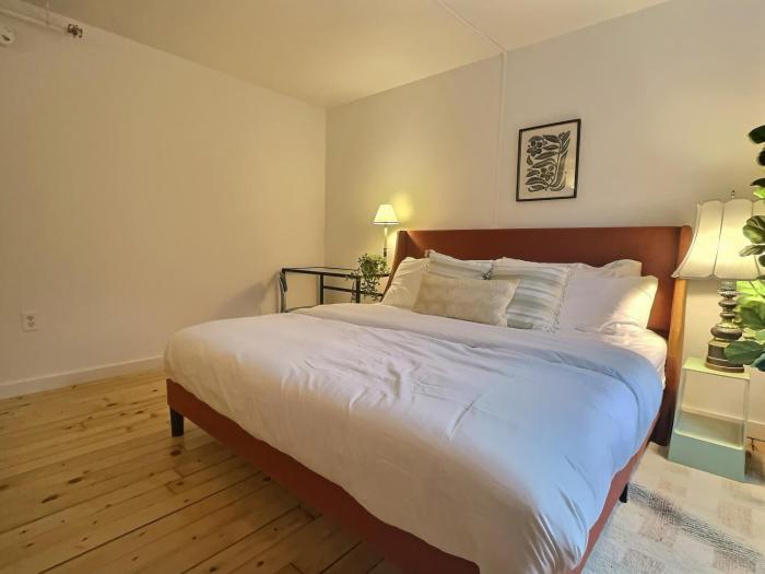 Hibernal33 - Private Room on Access Road